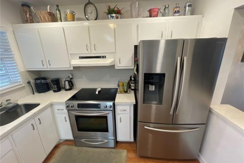Condo in Sunrise, Florida, 2 bedrooms  № 1806252 - photo 11