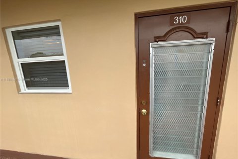 Condo in Sunrise, Florida, 2 bedrooms  № 1806252 - photo 23