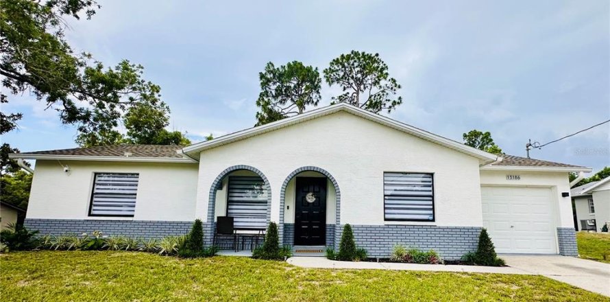Villa ou maison à Spring Hill, Floride 3 chambres, 103.49 m2 № 1786390