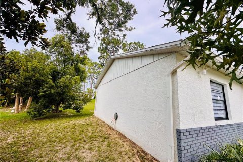 House in Spring Hill, Florida 3 bedrooms, 103.49 sq.m. № 1786390 - photo 5