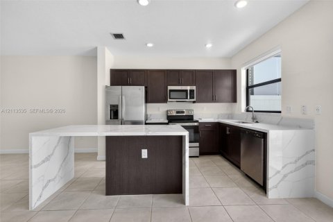 Adosado en venta en Hialeah, Florida, 3 dormitorios, 123.75 m2 № 2434095 - foto 10