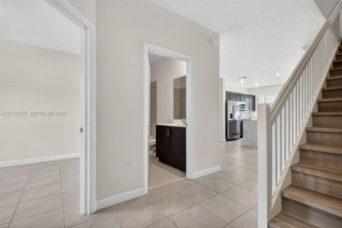 Adosado en venta en Hialeah, Florida, 3 dormitorios, 123.75 m2 № 2434095 - foto 6