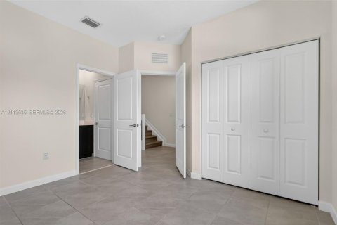Adosado en venta en Hialeah, Florida, 3 dormitorios, 123.75 m2 № 2434095 - foto 25