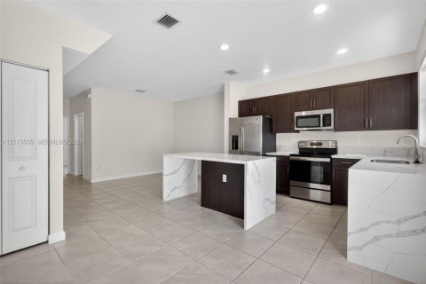 Adosado en venta en Hialeah, Florida, 3 dormitorios, 123.75 m2 № 2434095 - foto 21