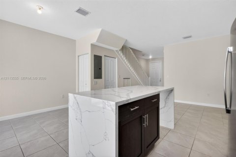 Adosado en venta en Hialeah, Florida, 3 dormitorios, 123.75 m2 № 2434095 - foto 12