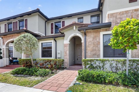Adosado en venta en Hialeah, Florida, 3 dormitorios, 123.75 m2 № 2434095 - foto 4