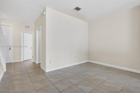 Adosado en venta en Hialeah, Florida, 3 dormitorios, 123.75 m2 № 2434095 - foto 16