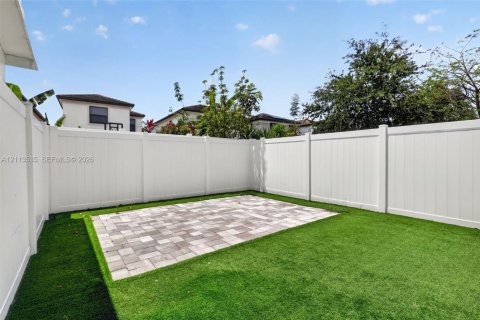 Adosado en venta en Hialeah, Florida, 3 dormitorios, 123.75 m2 № 2434095 - foto 18