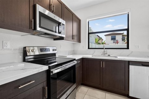 Adosado en venta en Hialeah, Florida, 3 dormitorios, 123.75 m2 № 2434095 - foto 11