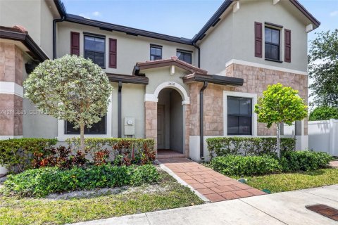 Adosado en venta en Hialeah, Florida, 3 dormitorios, 123.75 m2 № 2434095 - foto 3