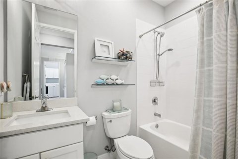 Apartment in Sarasota, Florida 2 bedrooms, 153.2 sq.m. № 2258508 - photo 12