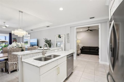 Apartment in Sarasota, Florida 2 bedrooms, 153.2 sq.m. № 2258508 - photo 13