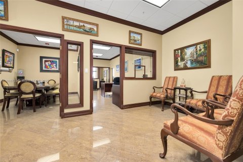 Immobilier commercial à vendre à Doral, Floride № 1925770 - photo 10