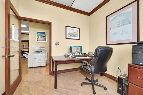 Immobilier commercial à vendre à Doral, Floride № 1925770 - photo 19