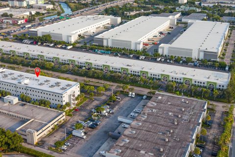 Immobilier commercial à vendre à Doral, Floride № 1925770 - photo 3