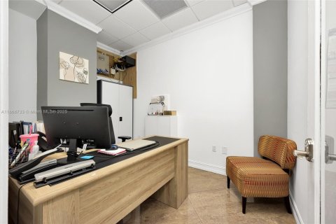 Immobilier commercial à vendre à Doral, Floride № 1925770 - photo 30