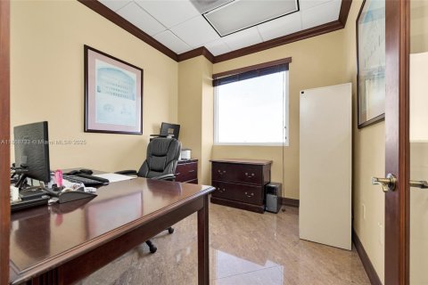 Immobilier commercial à vendre à Doral, Floride № 1925770 - photo 18
