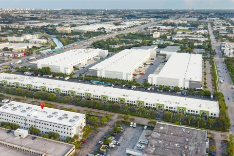 Immobilier commercial à vendre à Doral, Floride № 1925770 - photo 2