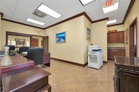 Immobilier commercial à vendre à Doral, Floride № 1925770 - photo 16