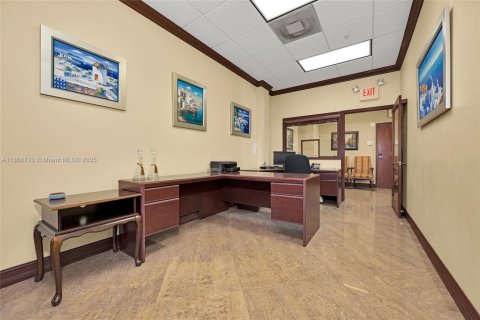 Immobilier commercial à vendre à Doral, Floride № 1925770 - photo 15