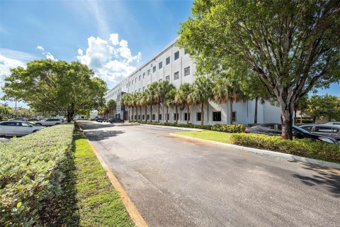 Immobilier commercial à vendre à Doral, Floride № 1925770 - photo 4