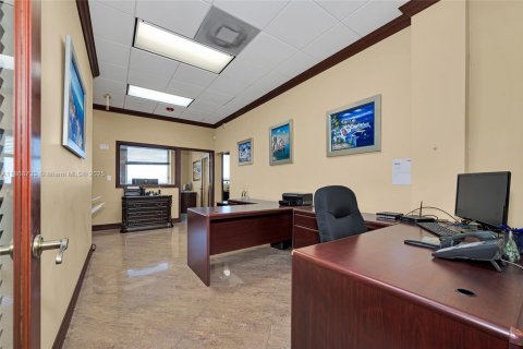 Immobilier commercial à vendre à Doral, Floride № 1925770 - photo 14