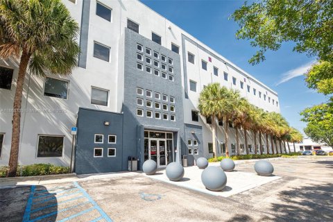 Immobilier commercial à vendre à Doral, Floride № 1925770 - photo 5