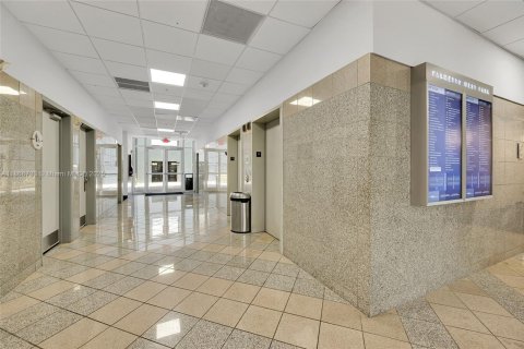 Immobilier commercial à vendre à Doral, Floride № 1925770 - photo 8