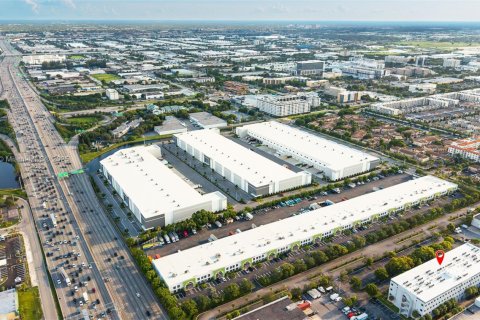 Immobilier commercial à vendre à Doral, Floride № 1925770 - photo 1