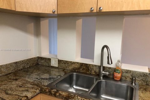 Copropriété à vendre à Oakland Park, Floride: 2 chambres, 82.68 m2 № 2035037 - photo 3
