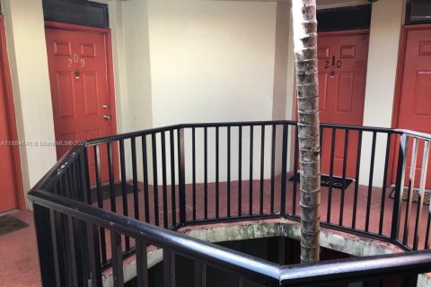 Copropriété à vendre à Oakland Park, Floride: 2 chambres, 82.68 m2 № 2035037 - photo 16