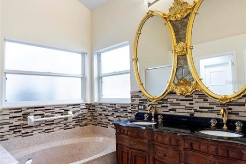 Casa en venta en Orlando, Florida, 4 dormitorios, 231.05 m2 № 1665982 - foto 18