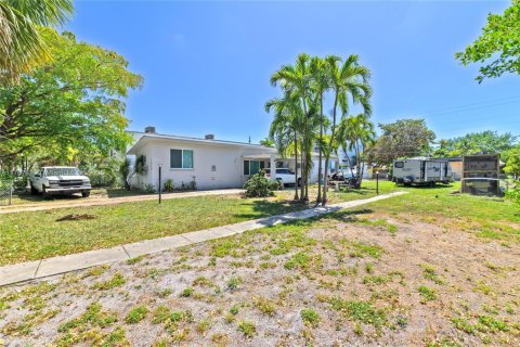 Commercial property in Hollywood, Florida № 1938316 - photo 9