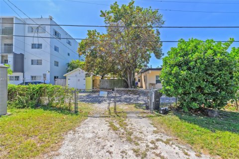 Commercial property in Hollywood, Florida № 1938316 - photo 7