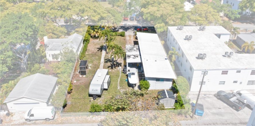 Commercial property in Hollywood, Florida № 1938316