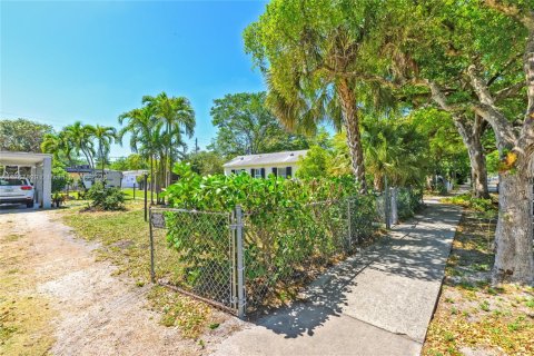 Commercial property in Hollywood, Florida № 1938316 - photo 23