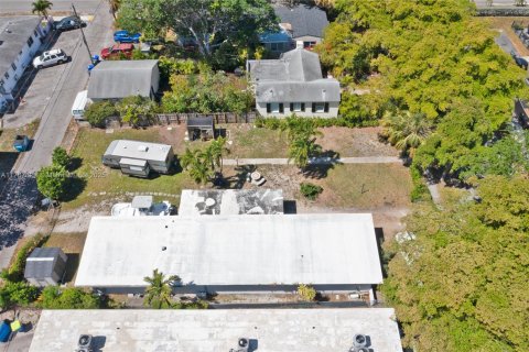 Propiedad comercial en venta en Hollywood, Florida № 1938316 - foto 12