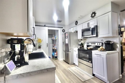 House in Apopka, Florida 4 bedrooms, 126.81 sq.m. № 2238039 - photo 8