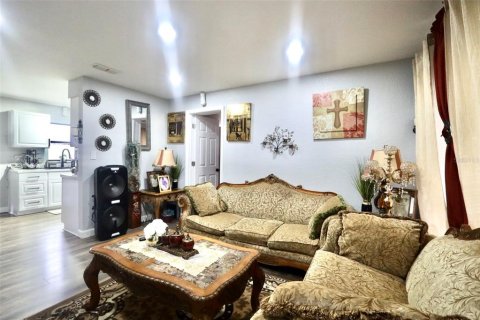 House in Apopka, Florida 4 bedrooms, 126.81 sq.m. № 2238039 - photo 5