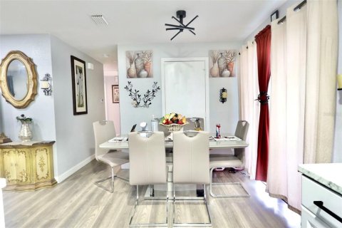 House in Apopka, Florida 4 bedrooms, 126.81 sq.m. № 2238039 - photo 11