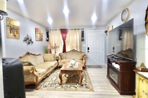 House in Apopka, Florida 4 bedrooms, 126.81 sq.m. № 2238039 - photo 7
