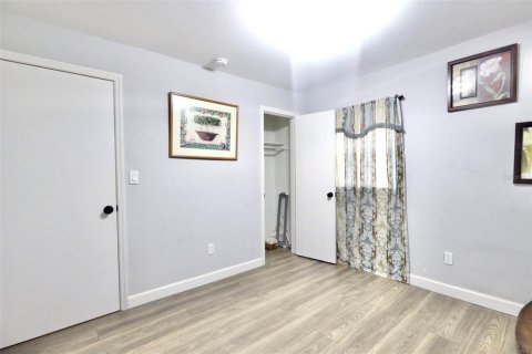 House in Apopka, Florida 4 bedrooms, 126.81 sq.m. № 2238039 - photo 21