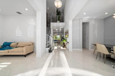 House in Orlando, Florida 6 bedrooms, 469.06 sq.m. № 1782728 - photo 17