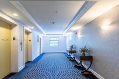 Condo in Hollywood, Florida, 1 bedroom № 1984501 - photo 5