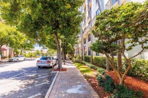 Condo in Hollywood, Florida, 1 bedroom № 1984501 - photo 4