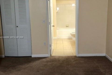 Condo in Hollywood, Florida, 1 bedroom № 1984501 - photo 13