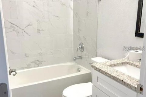 Apartment in Port Charlotte, Florida 3 bedrooms, 128.11 sq.m. № 1908335 - photo 8