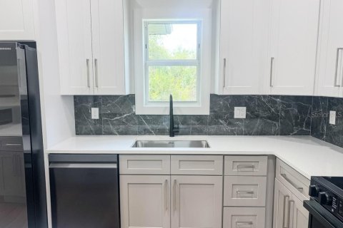 Casa en venta en North Port, Florida, 4 dormitorios, 157.38 m2 № 2196663 - foto 3