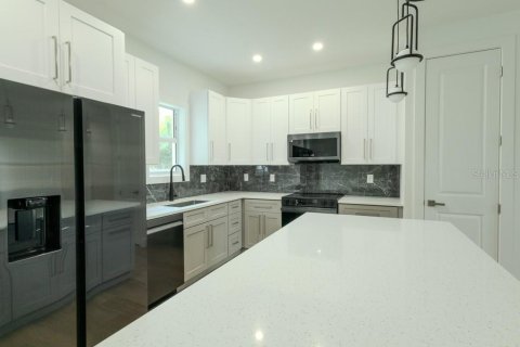 Casa en venta en North Port, Florida, 4 dormitorios, 157.38 m2 № 2196663 - foto 2