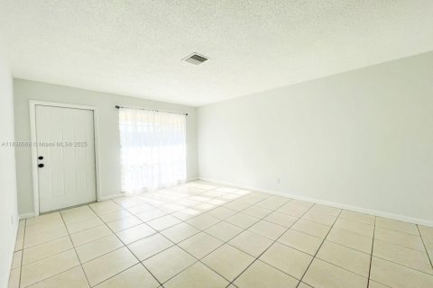 House in Stuart, Florida 3 bedrooms, 105.07 sq.m. № 1822021 - photo 5